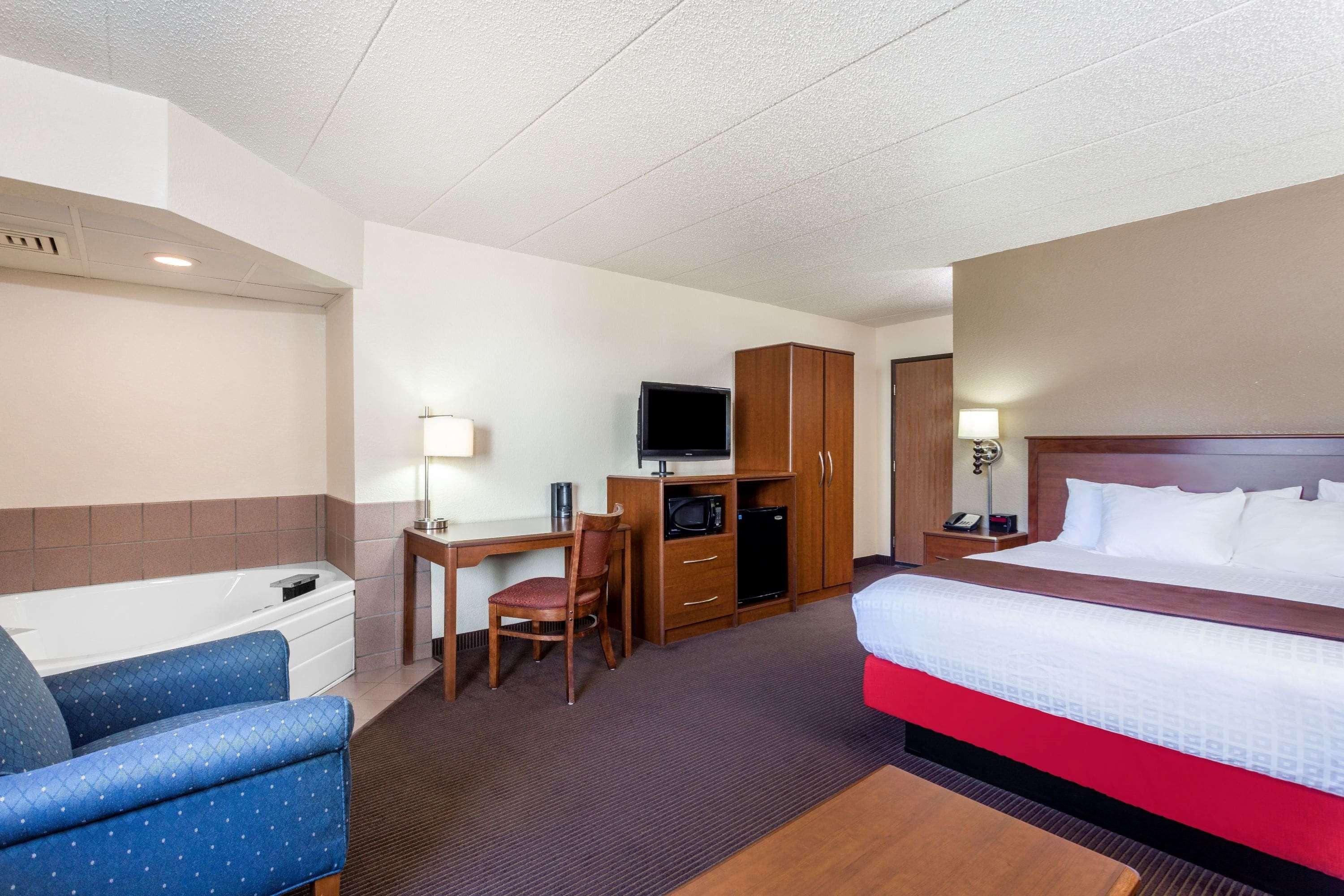 Americinn By Wyndham Monroe Exterior photo